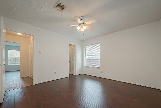 Building Photo - 4431 Duesenberg Dr