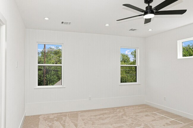 Building Photo - 1500 Sylvan Glade