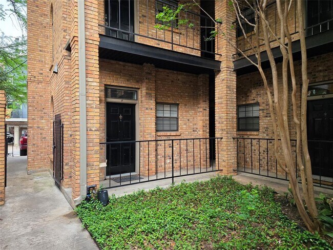 Building Photo - 505 W 18th St