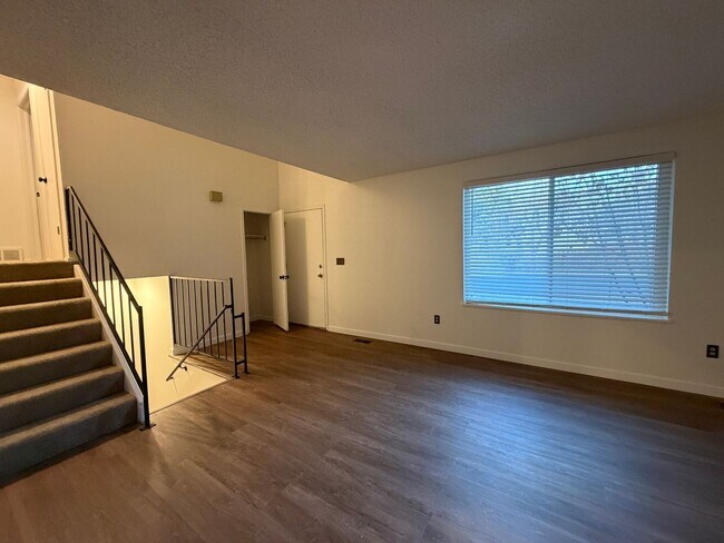 Building Photo - Spacious 3 Bed + Office, 2 Bath Single Family Home with a 2 Car Garage!