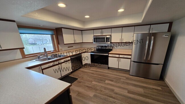 Building Photo - Spacious 4-bedroom, 3-bath home on West end Billings