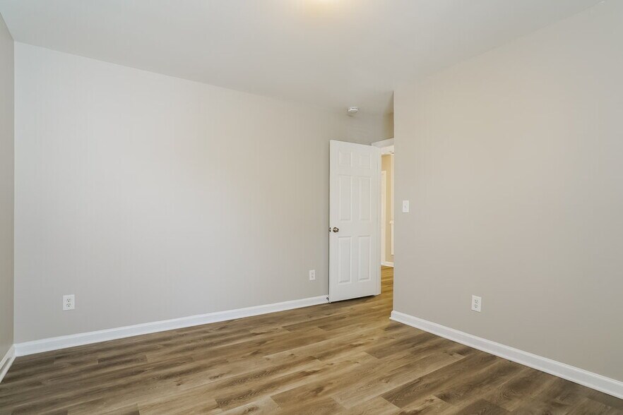 Building Photo - 8115 Willowglen Dr