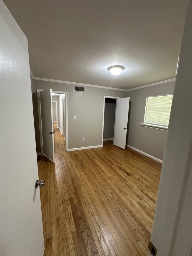 Building Photo - 511 Pinehill Rd