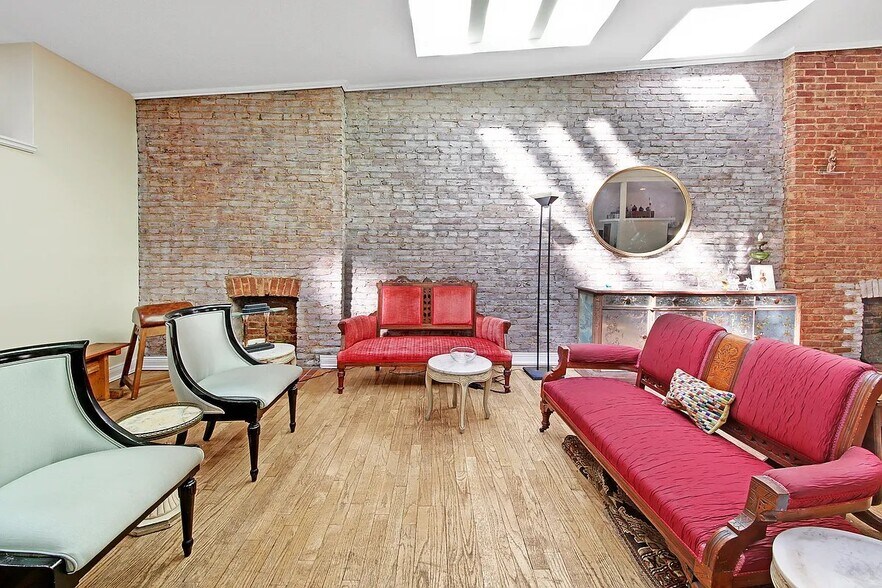 Building Photo - 318 W 14th St