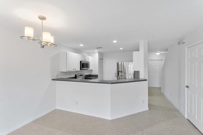 Building Photo - 16129 Sierra Palms Dr