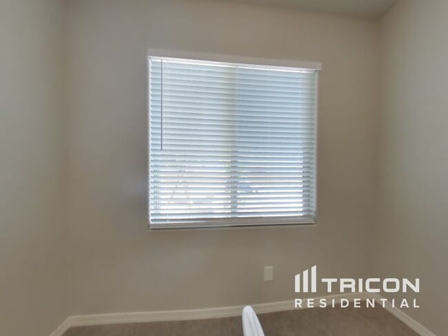 Building Photo - 38169 W Vera Cruz Dr