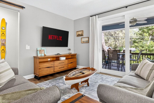 Building Photo - 1826 Beachway Ln