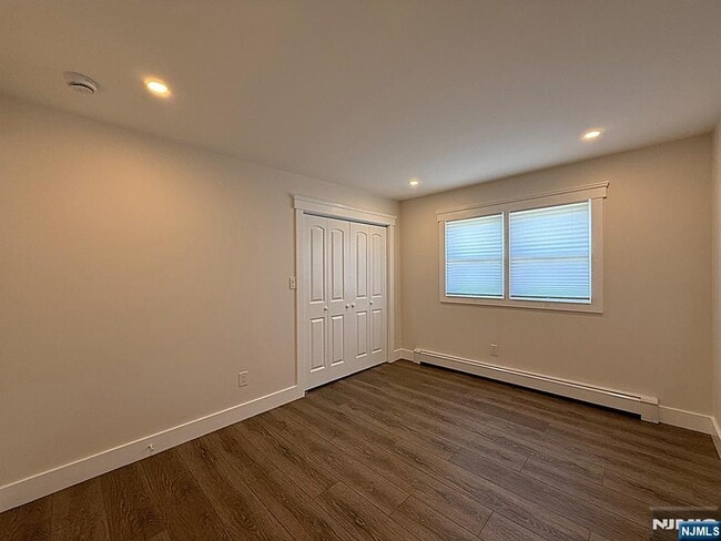 Building Photo - 682 Valley Brook Ave