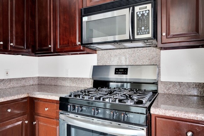 Building Photo - Corinth Apartments