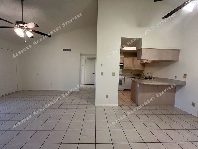 Building Photo - 3 BEDROOM 2 BATHROOM IN PHOENIX WITH TONS ...