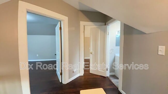 Building Photo - 879 Rockdale Ave