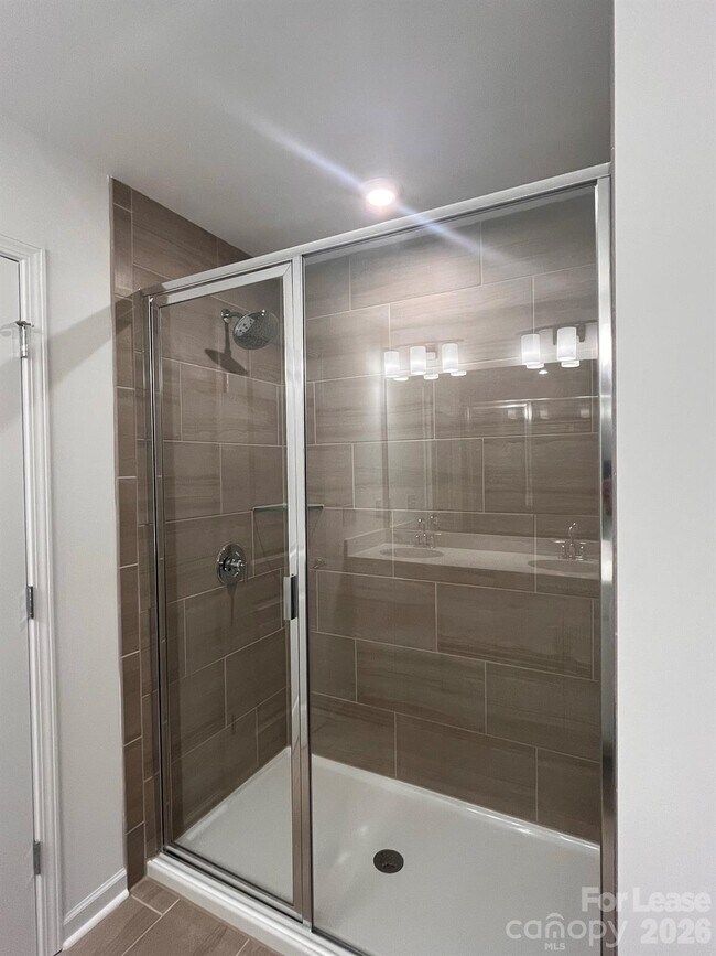 Building Photo - 16305 Leading St