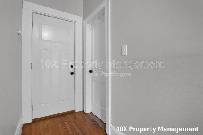 Building Photo - 382 Carpenter St