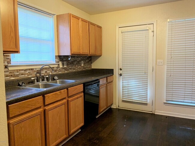 Building Photo - 207 Beaumont Heights