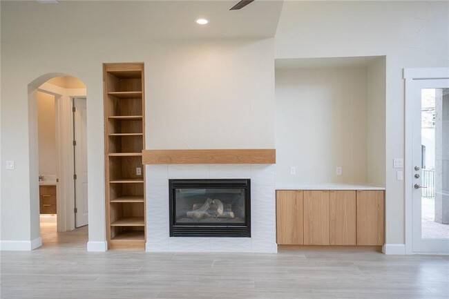 Building Photo - 2800 Waymaker Way