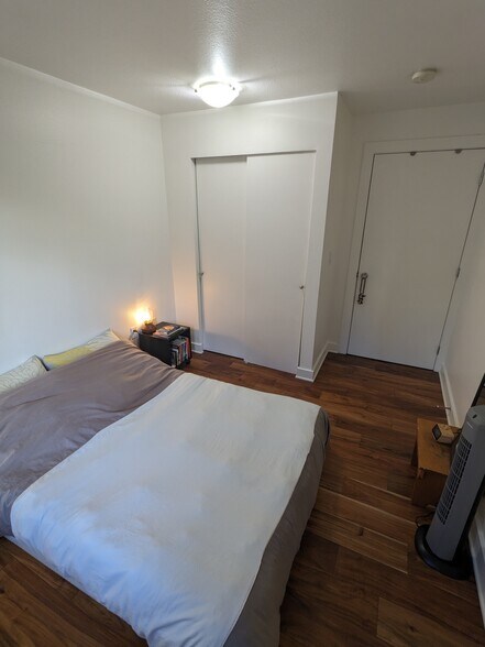 Bedroom - 700 E Denny Way