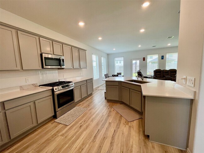 Building Photo - 31603 Rosebud Vly Ln