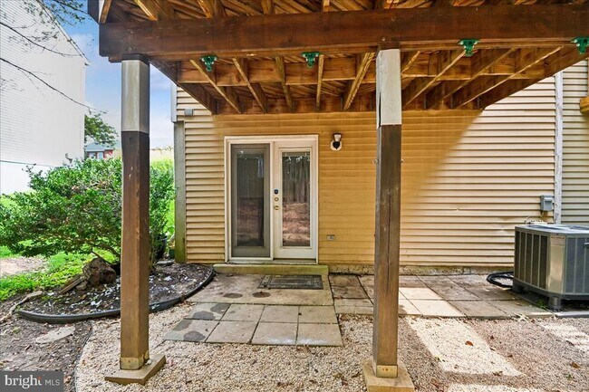 Building Photo - 631 Realm Ct W