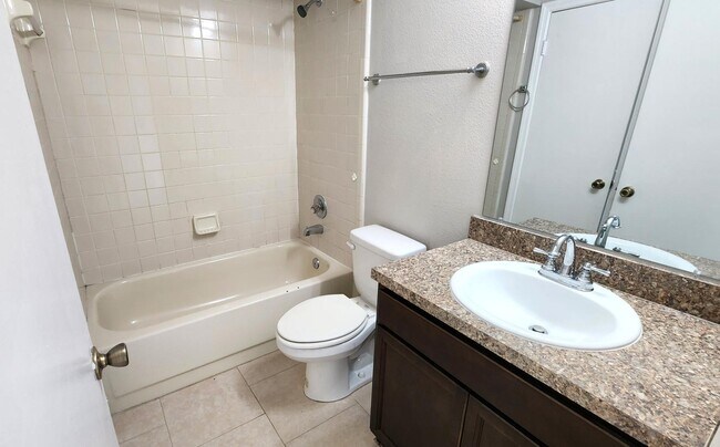 Building Photo - 1164 Lucaya Cir