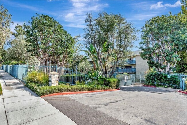 Building Photo - 564 N Bellflower Blvd