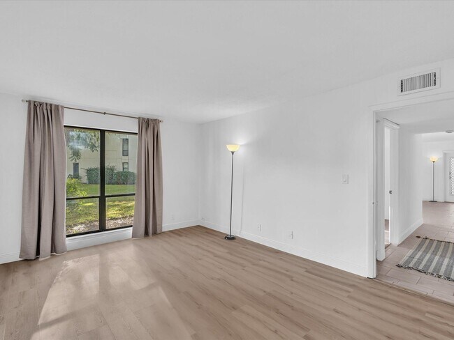 Building Photo - 524 Osprey Dr