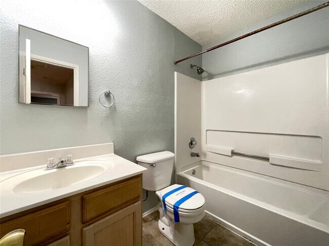 Building Photo - 2516 Stapleford Dr