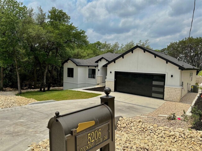 Building Photo - 5206 Country Club Dr