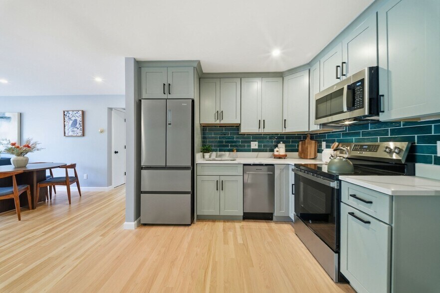 Building Photo - 20 Radcliffe Rd