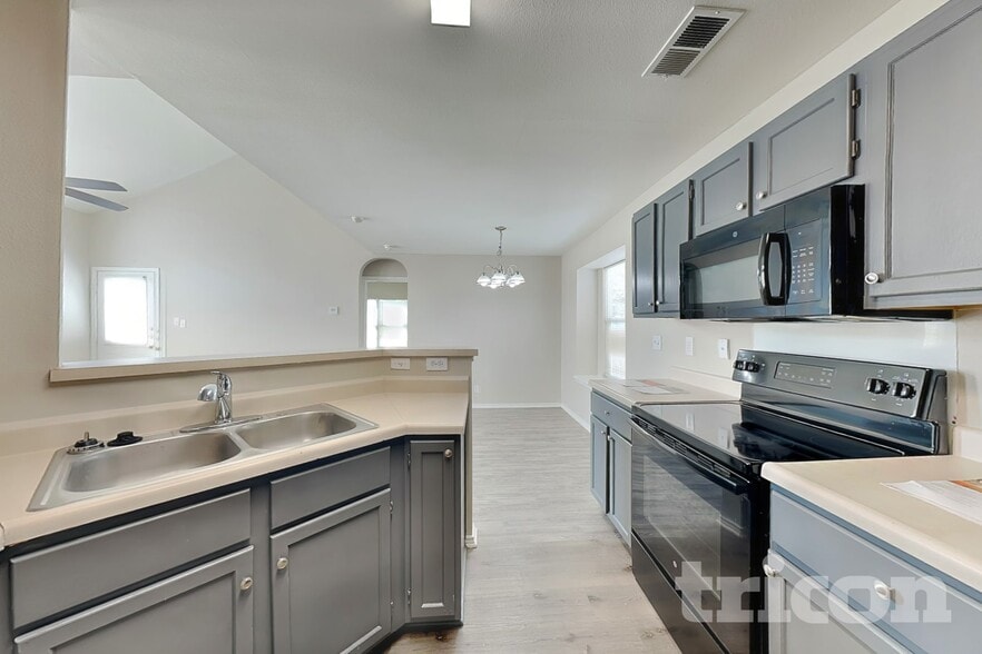 Building Photo - 6734 Sandy Point Dr