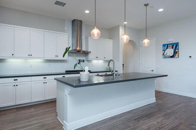 Building Photo - 74292 Zeppelin Dr