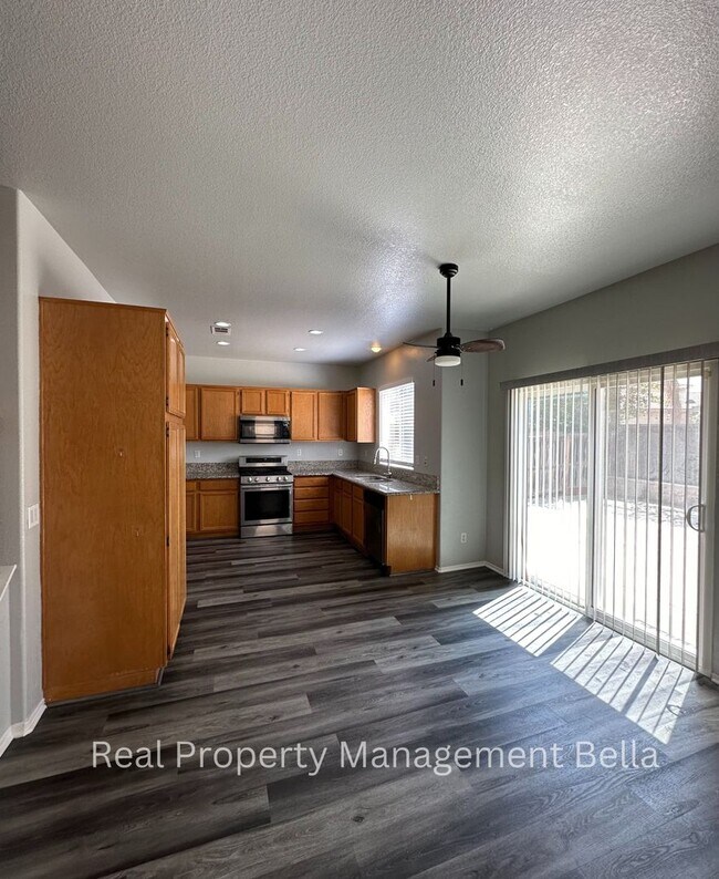 Building Photo - 3 Bed 3 Bath Perris Home w/ Office Space & Community Pool