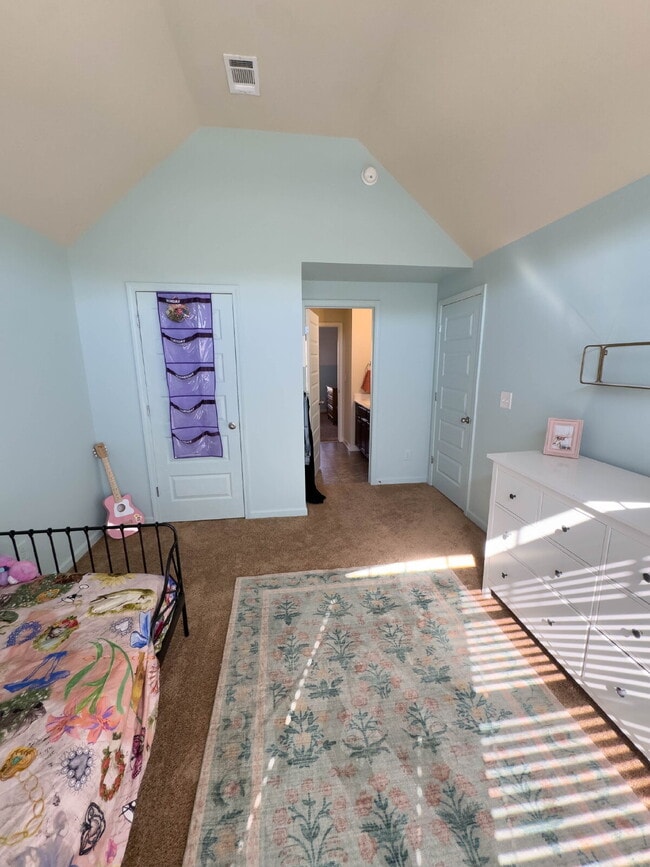 Building Photo - 523 Twin Vw Ct