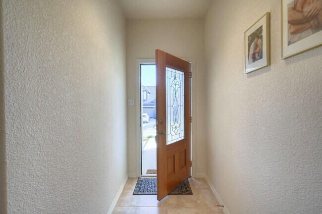 Building Photo - 108 Cove Cir