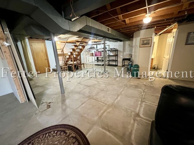 Building Photo - Riverfront Living with Mid-Century Flair