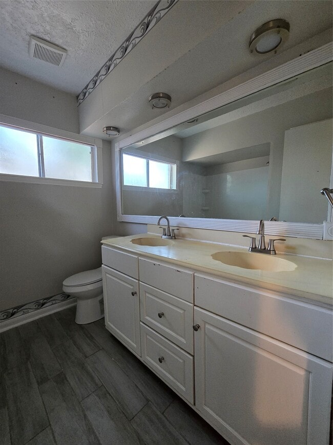 Building Photo - 25510 Thistlewaite Ln