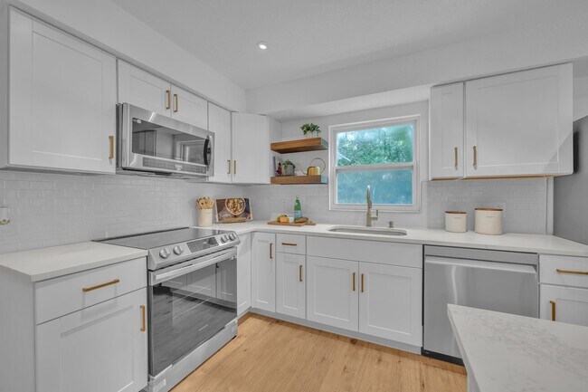 Building Photo - 3208 Socorro Ave