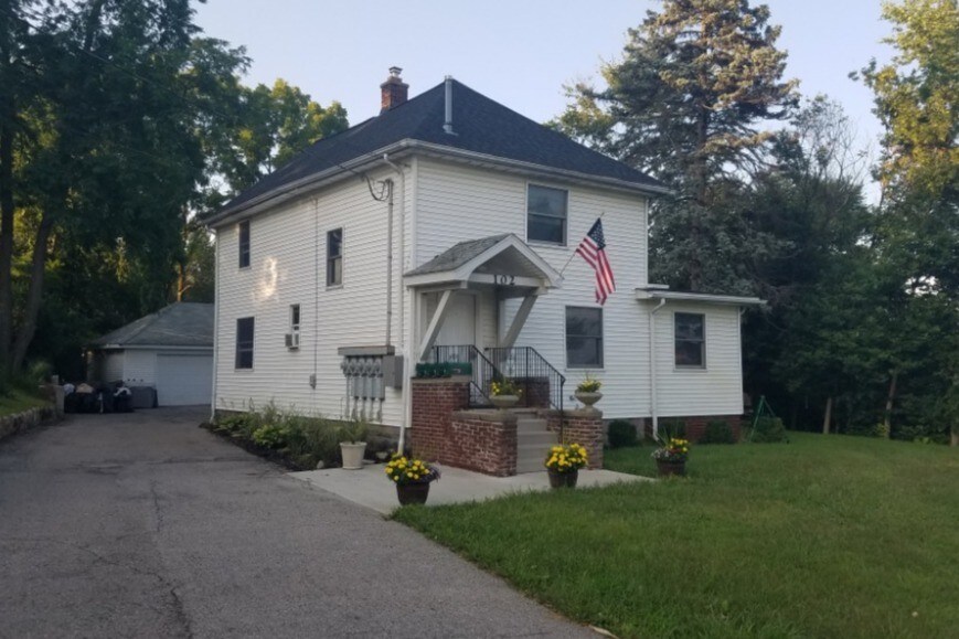 Front Yard - 102 Spring St