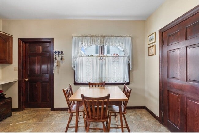 Building Photo - 12 Endicott St