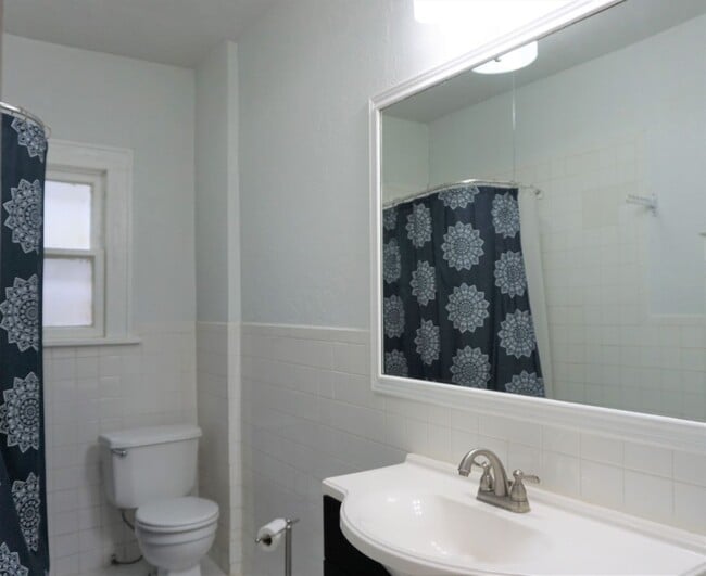 Building Photo - 2 BED 1 BATH DUPLEX MESTA PARK