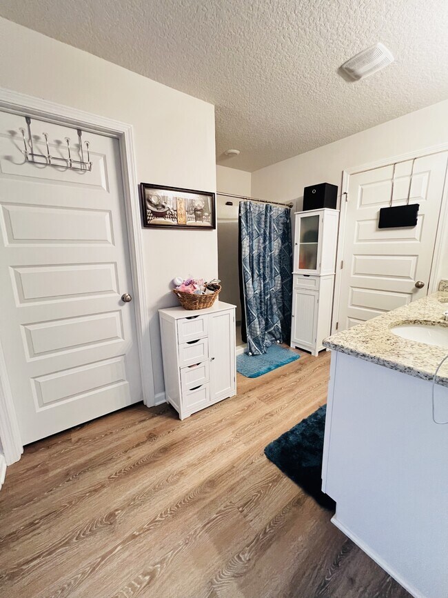 Building Photo - 603 Champ Trl