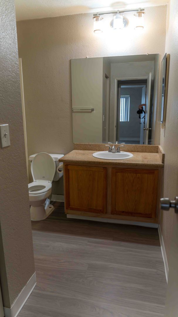 Building Photo - Beautiful Condo in a Gated Community Near ...