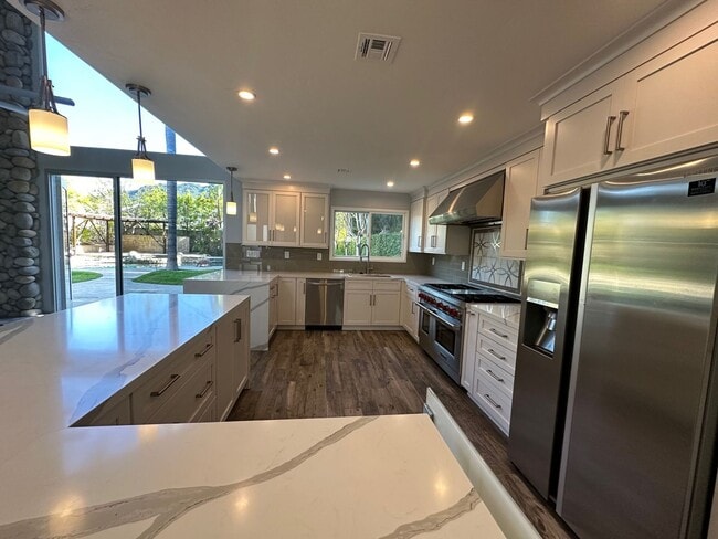 Building Photo - Stunning 4+3 pool home in Agoura Hills -Co...