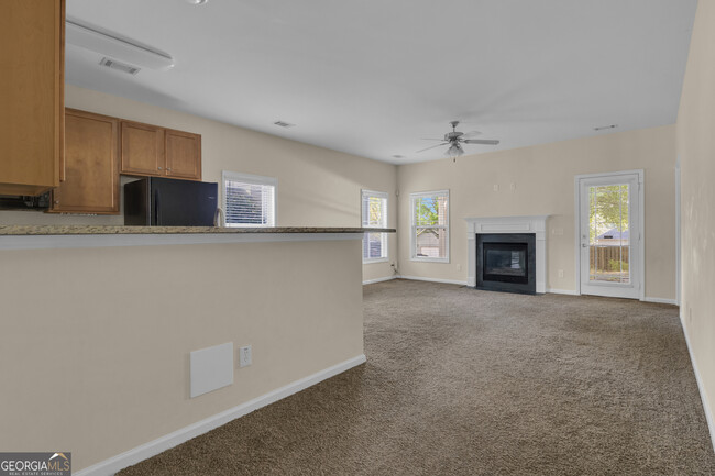 Building Photo - 119 Creekside Way