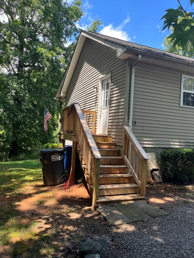 Building Photo - 276 Isle Of Pines Rd