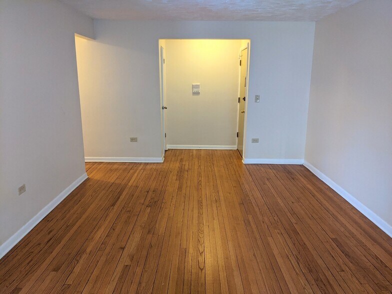 Building Photo - 810 Seward St