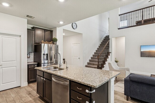 Building Photo - 2913 Cerro Ranch Rd