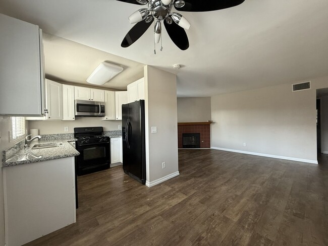 Building Photo - 10713 Lisa Meadows Dr