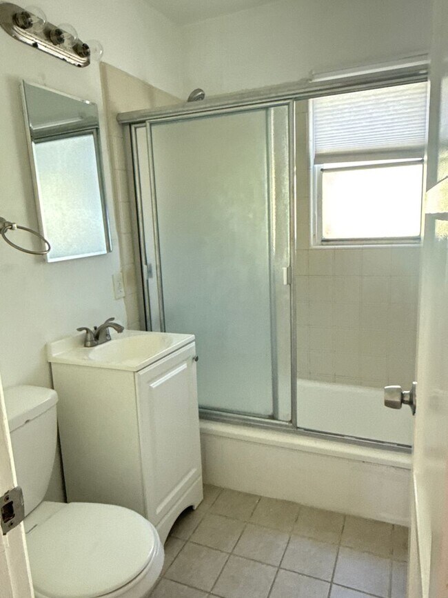 Building Photo - Bartlett