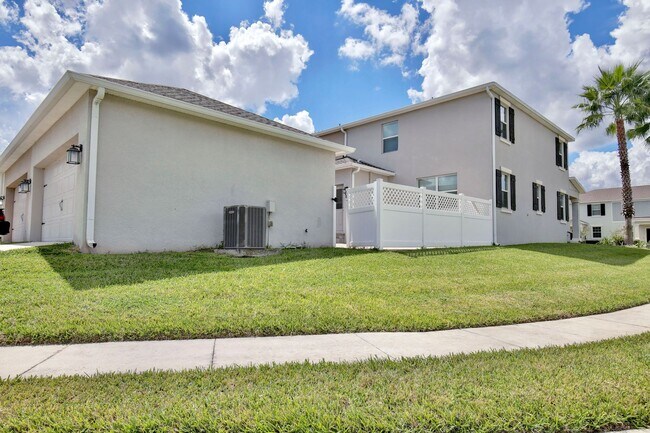 Building Photo - Former Model Townhome for Rent – Winter Ga...