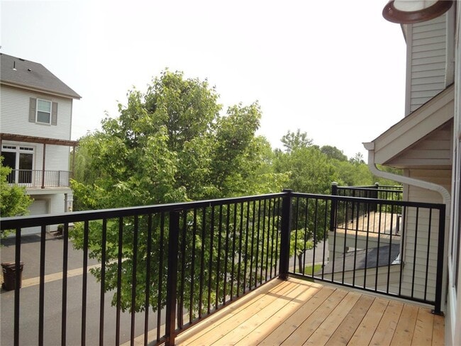 Building Photo - 11846 Emery Village Dr N